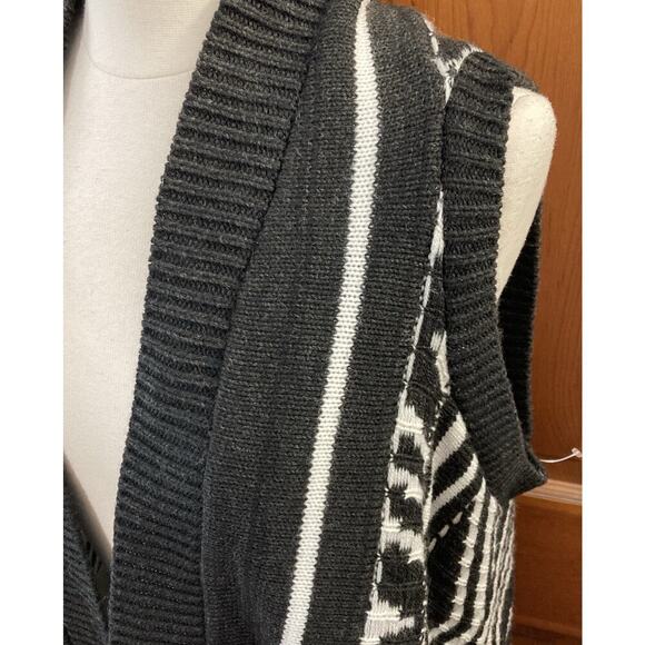 Express Women’s Open Front Cardigan Sz M to Lg New White Black Sleeveless Aztec - Picture 3 of 5